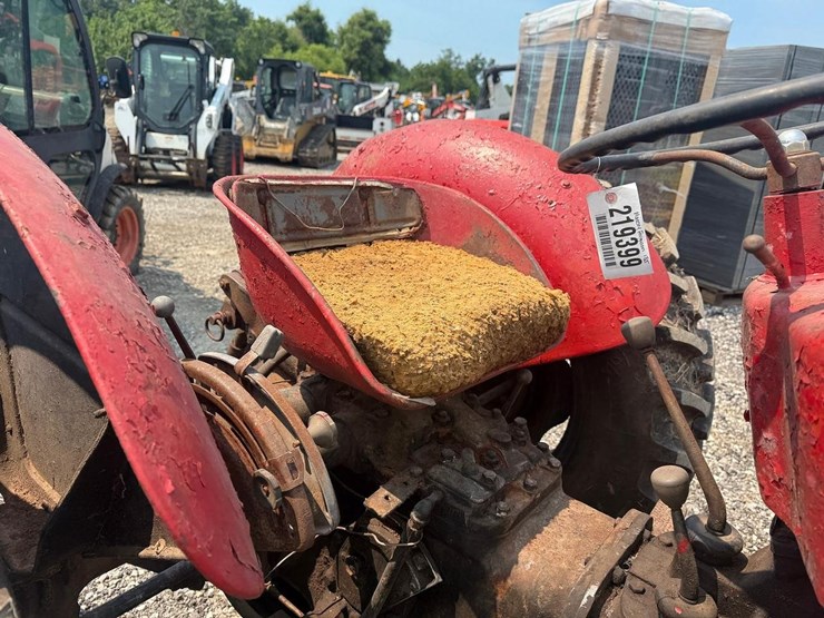 massey-ferguson-135-image-12