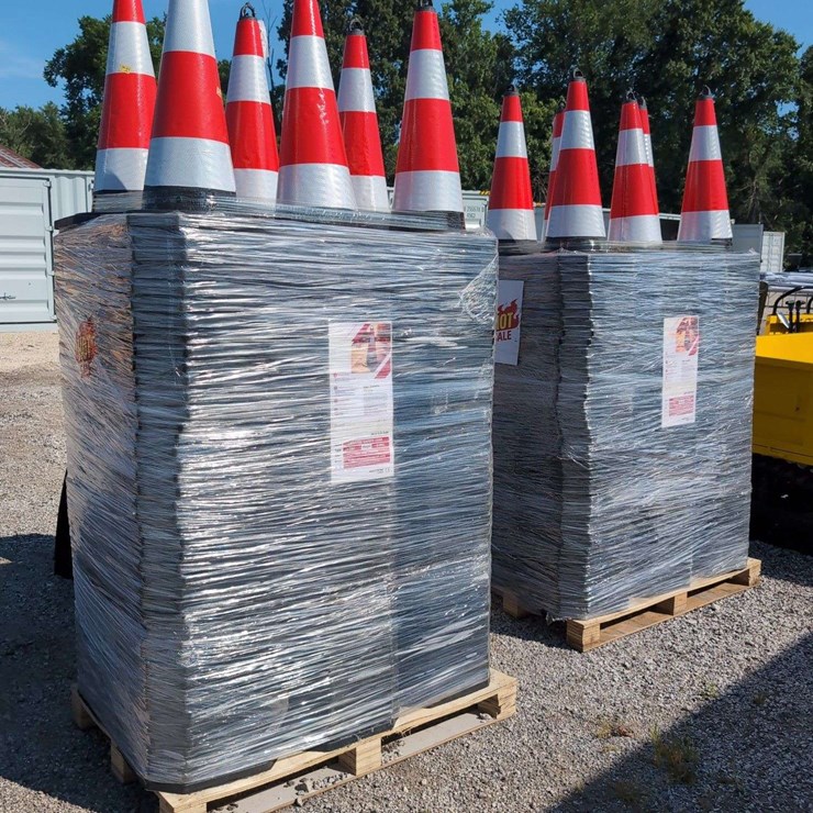 (50) 28" Traffic Cones