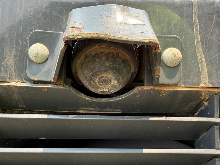 2023-deere-331g-image-15