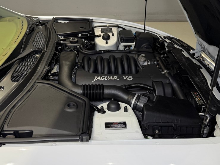 #1516-•-1997-jaguar-xk8-convertible-image-67