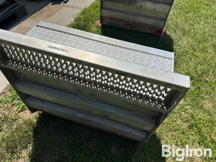 peterbilt-aluminum-step/battery-box-image-12