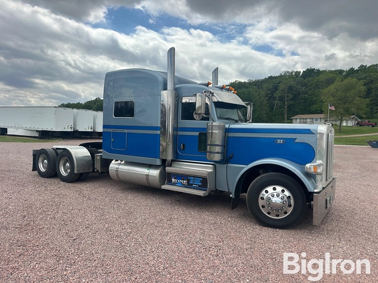 2020-peterbilt-389-image-3