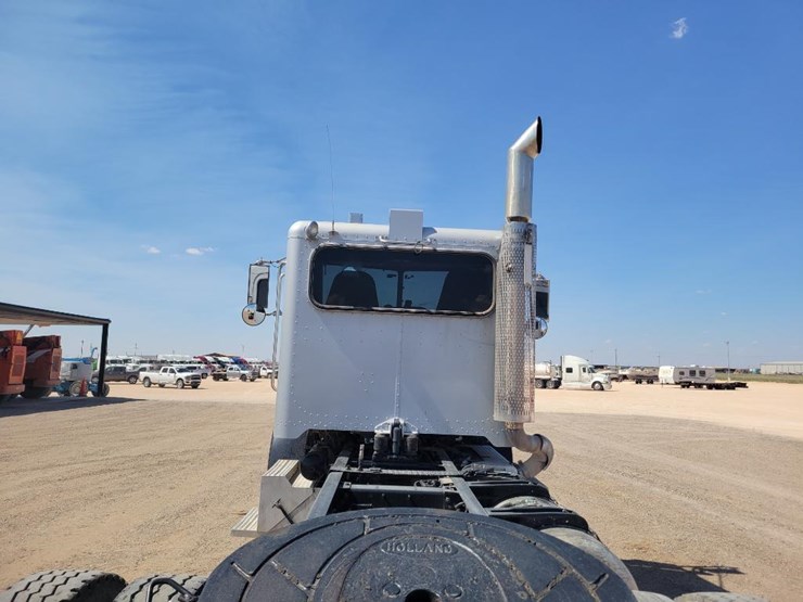 2013-peterbilt-365-image-20
