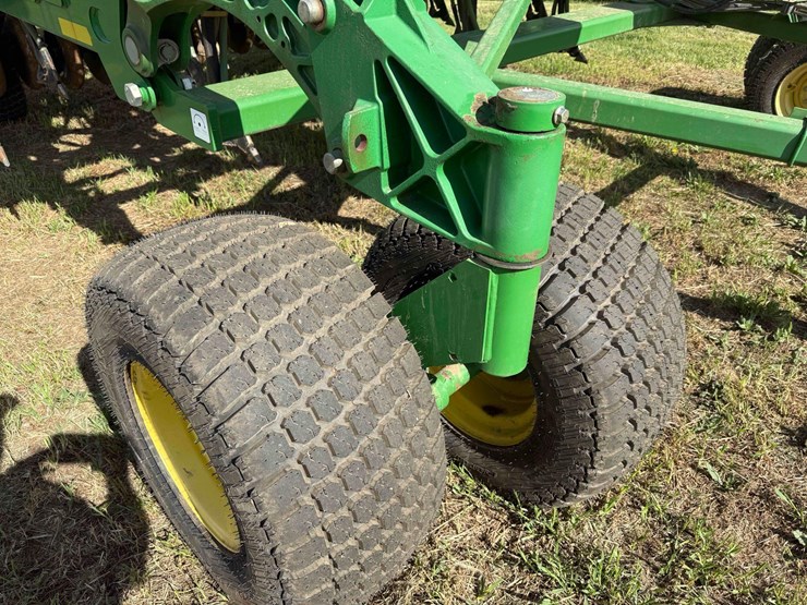 2013-john-deere-1830-image-42