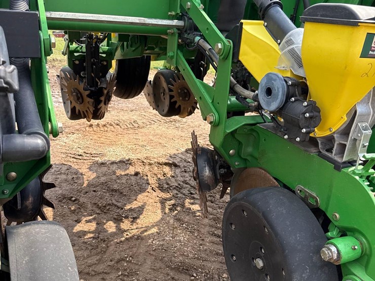 2006-john-deere-1770nt-image-15