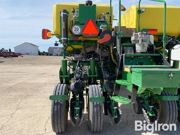 2022-john-deere-1775nt-image-18