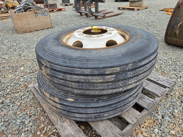 #6034-•-(2)-firestone-fs-507-plus-radial-11r22.5-tires-w/rims-image-3