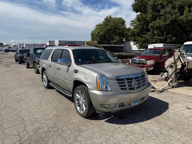 2008-cadillac-escalade-image-3