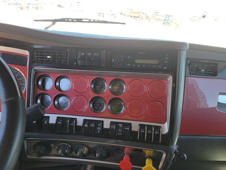 2010-kenworth-t800-image-47