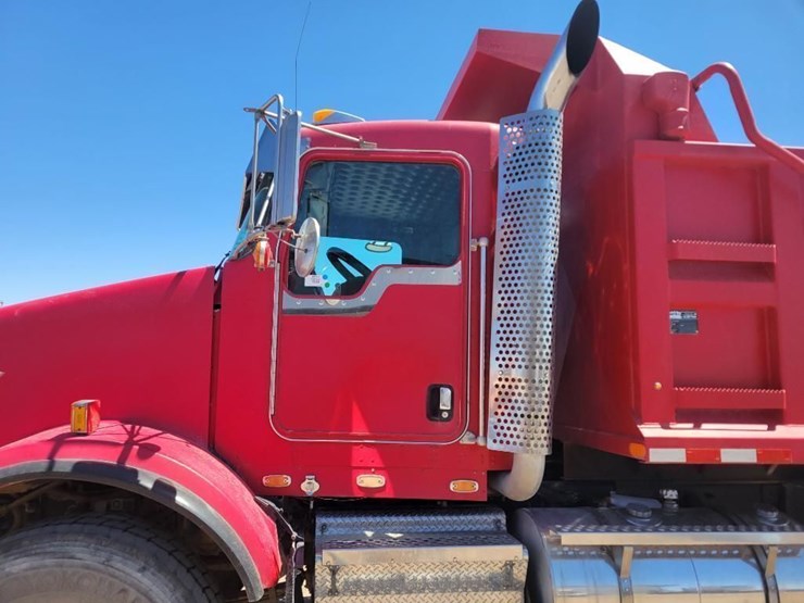 2010-kenworth-t800-image-10