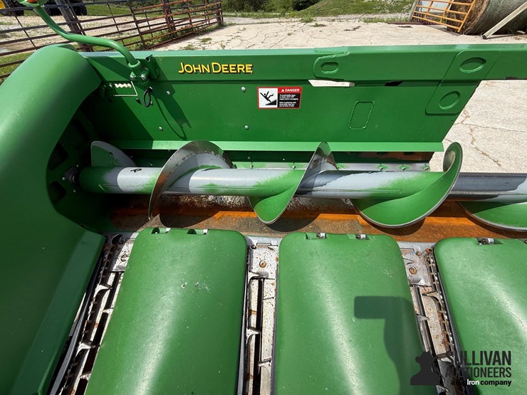 2017-john-deere-608c-image-15