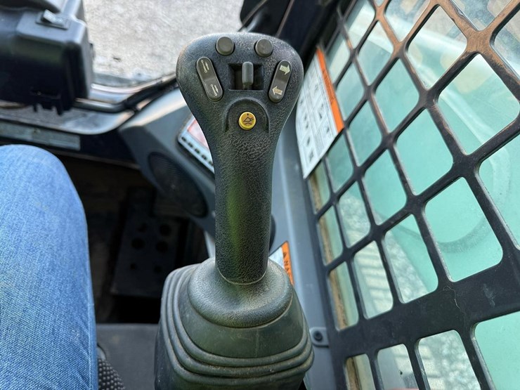 2022-bobcat-t770-image-22