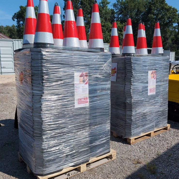 (50) 28" Traffic Cones
