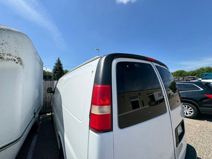 #1896-•-2008-chevy-express-van-image-21