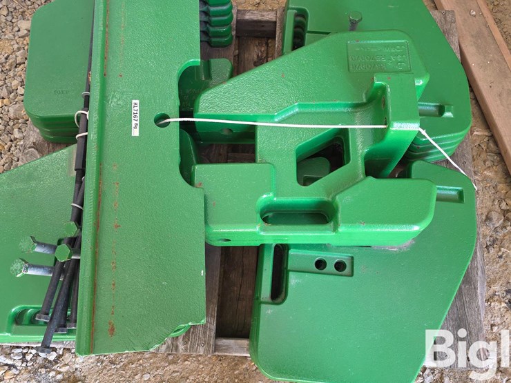 john-deere-weight-bracket-&-suitcase-weights-image-20