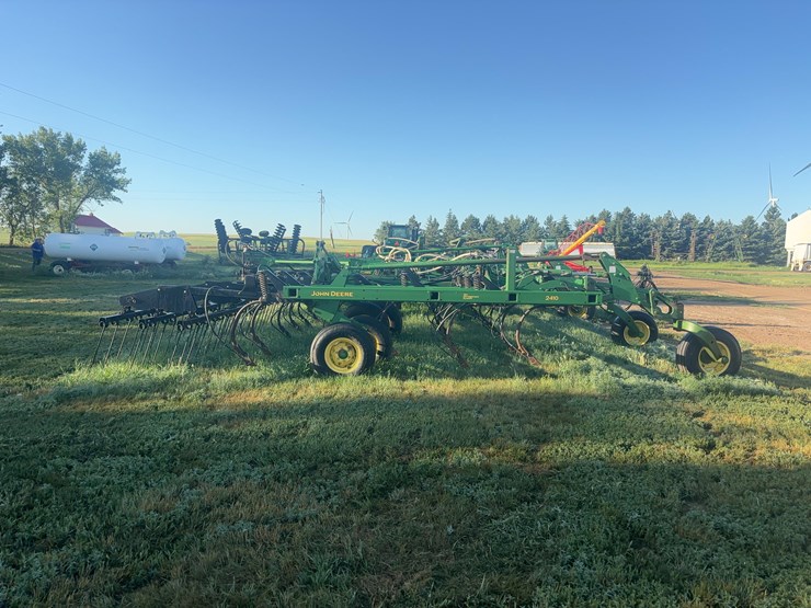 2010-john-deere-2410-image-6