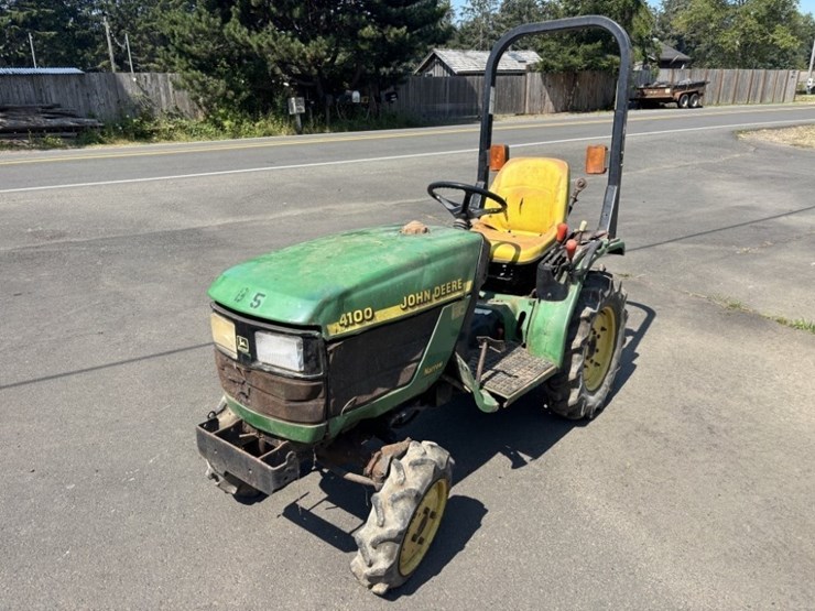 john-deere-4100-image-1
