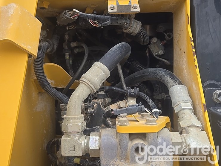 2020-komatsu-d61px-24-image-36