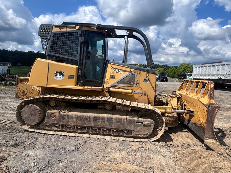 2009-deere-750j-lt-image-12