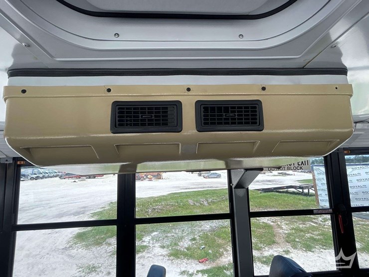 2016-freightliner-b2-image-15