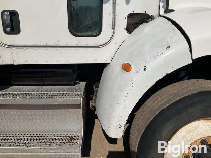 2008-peterbilt-335-image-13