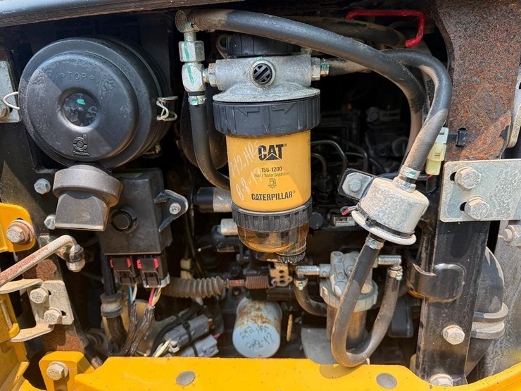2015-caterpillar-301.7-image-14