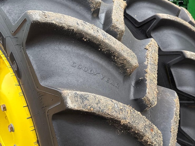 2014-john-deere-8320r-image-12