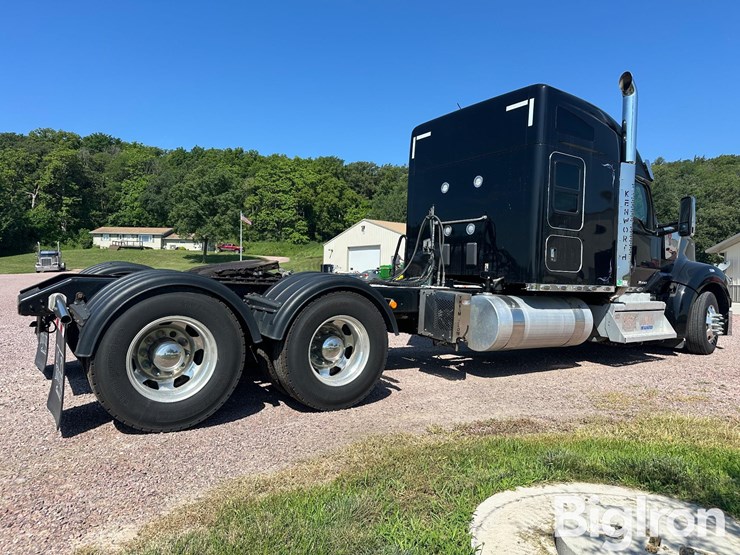 2021-kenworth-w990-image-5
