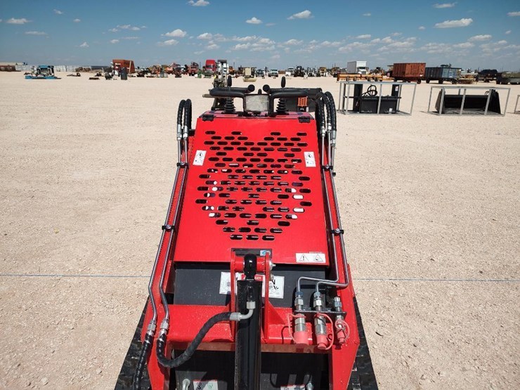 2026-agt-industrial-ysrt14-stand-on-mini-skid-steer-loader-image-6