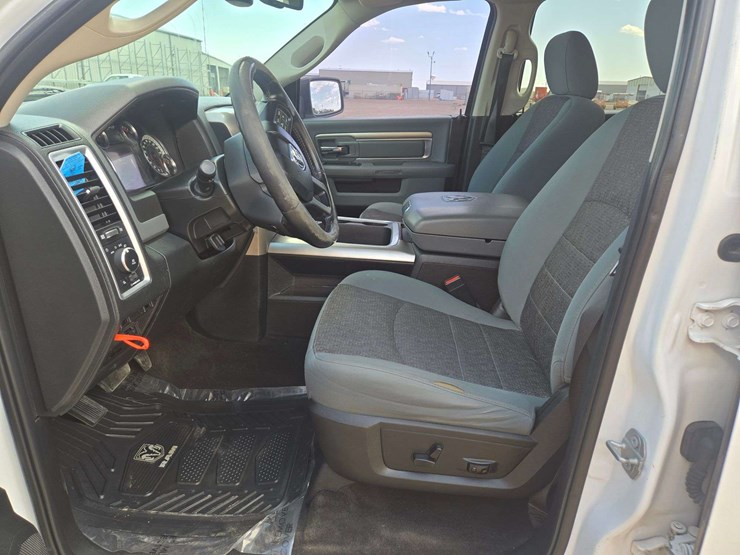 2017-ram-1500-slt-image-13