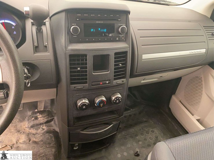 2010-dodge-grand-caravan-image-13