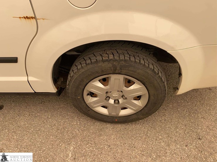 2010-dodge-grand-caravan-image-22