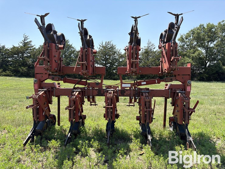 krause-4708-8r30"-no-till-cultivator-image-6
