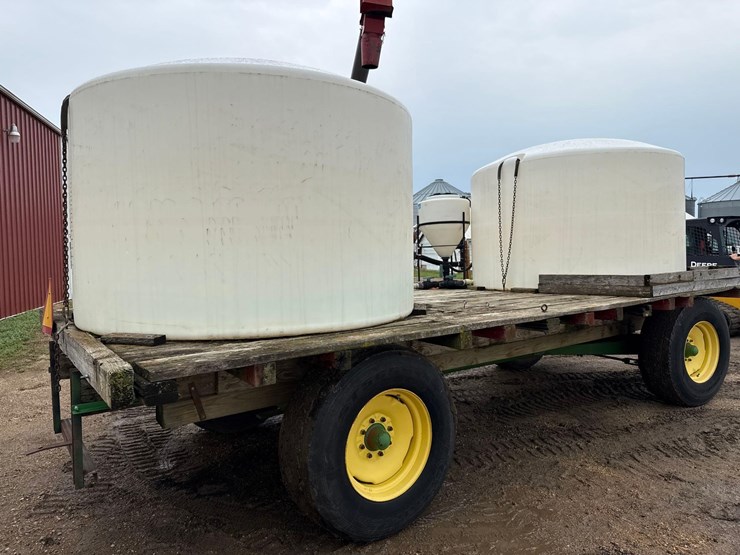 9ft-x-20-1/2ft-wooden-flatbed-w/-poly-tanks-&-pump-image-5