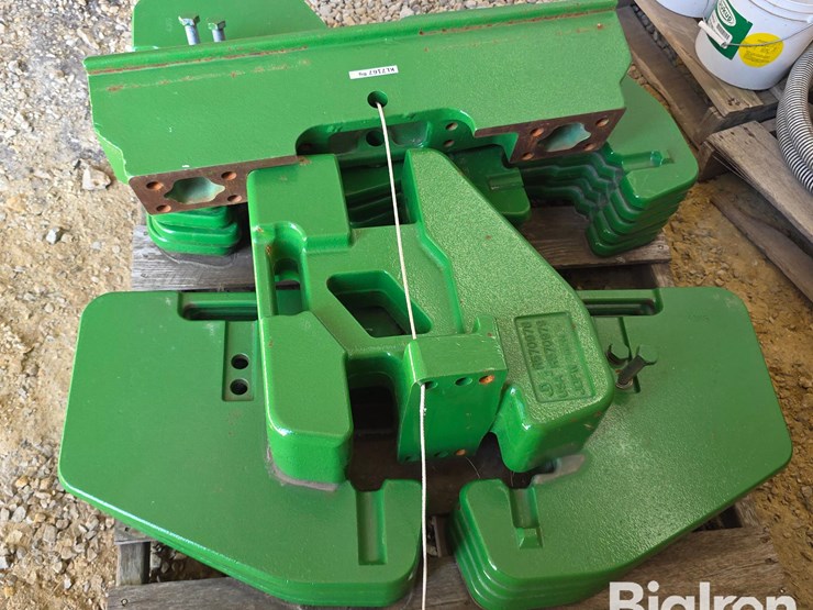 john-deere-weight-bracket-&-suitcase-weights-image-8