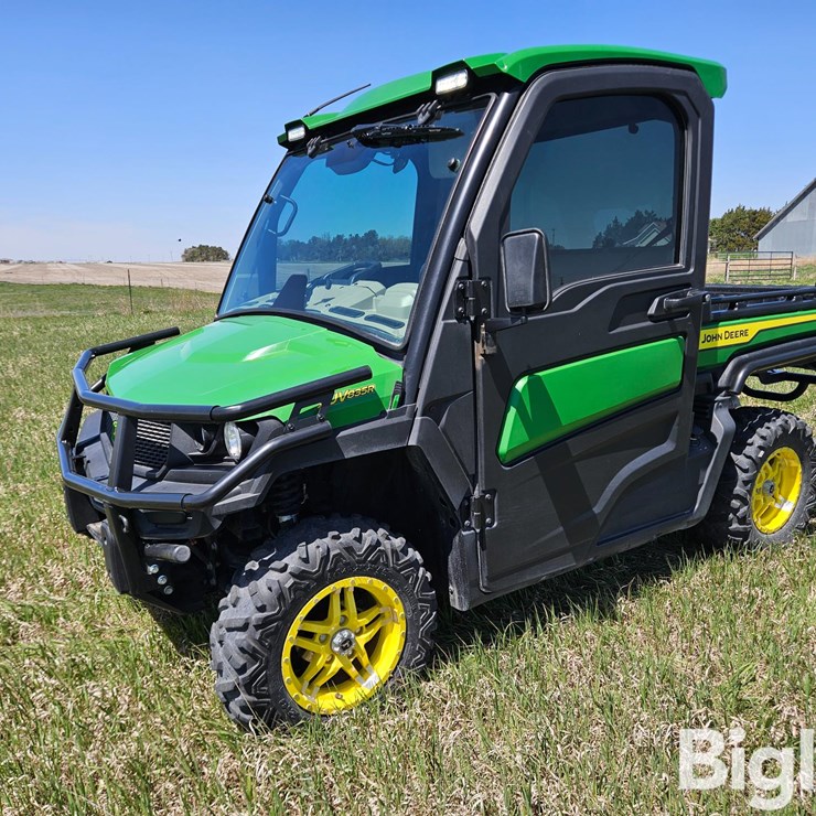 2022 JOHN DEERE GATOR