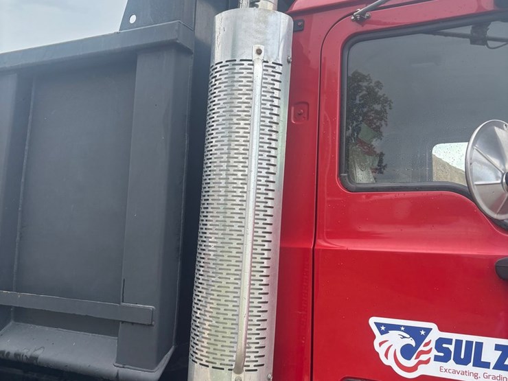2004-mack-granite-cv713-image-19