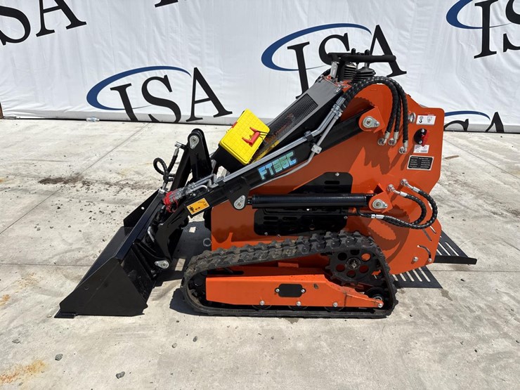 #5017-•-unused-future-ft36c-mini-skid-steer-image-2