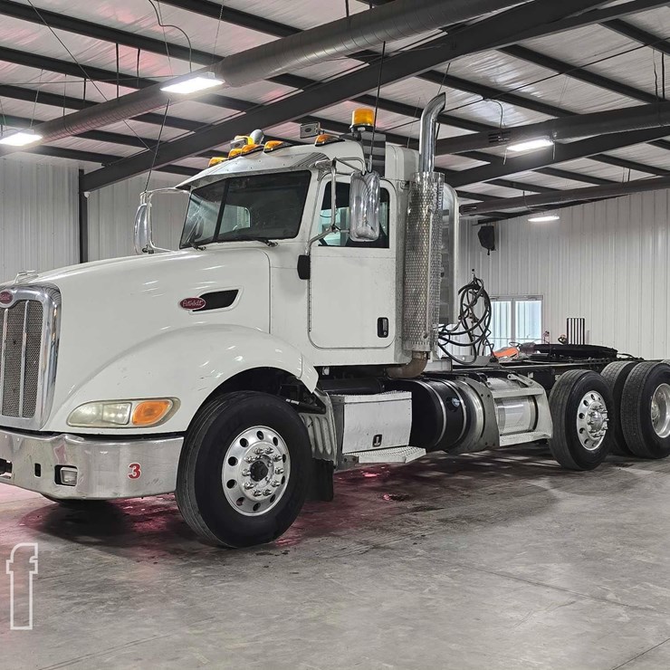 2013 PETERBILT 386