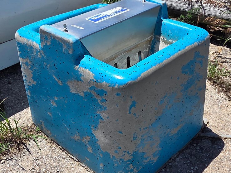 blue-river-42ch-cattle-waterer-image-7