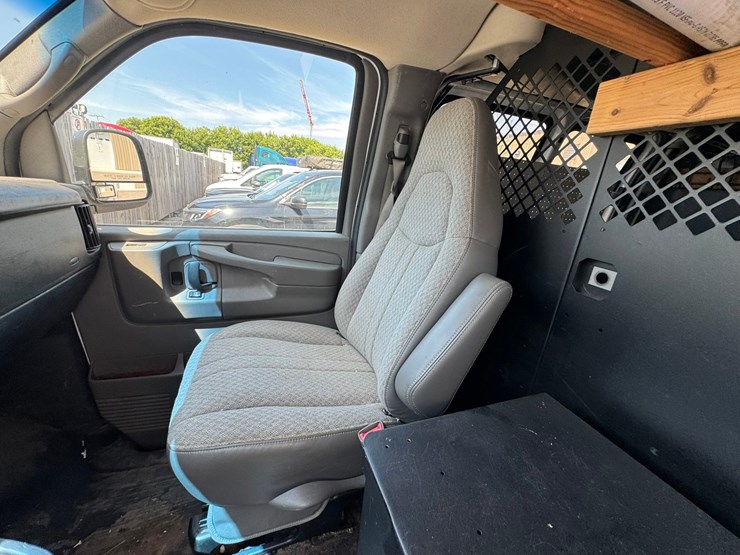 #1896-•-2008-chevy-express-van-image-32