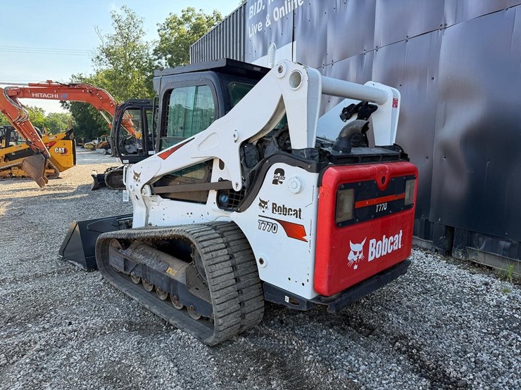 2022-bobcat-t770-image-2