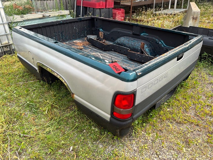 #1540-•-dodge-8'-bed-image-2