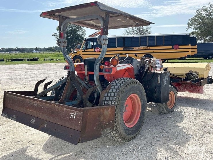 2002-kubota-l4300e-48hp-utility-tractor-w/-sweeper-and-box-blade-ripper-image-3
