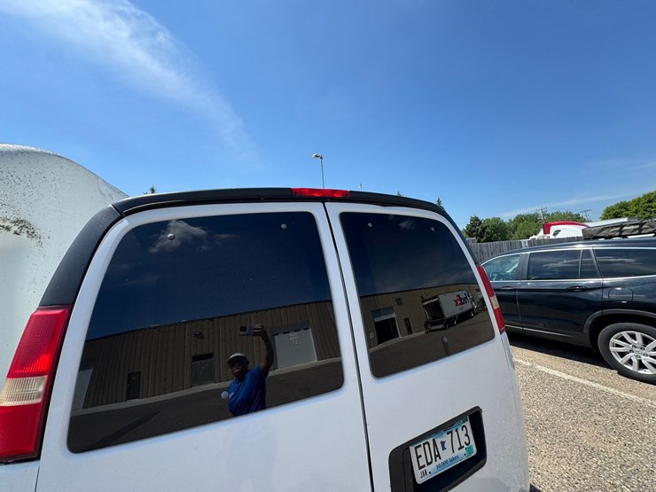 #1896-•-2008-chevy-express-van-image-20