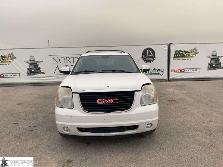 2011-gmc-yukon-image-2