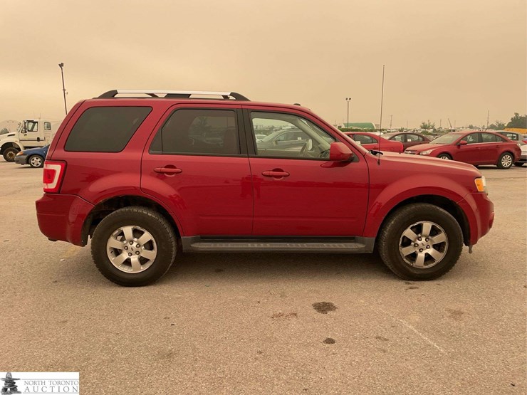 2011-ford-escape-image-4