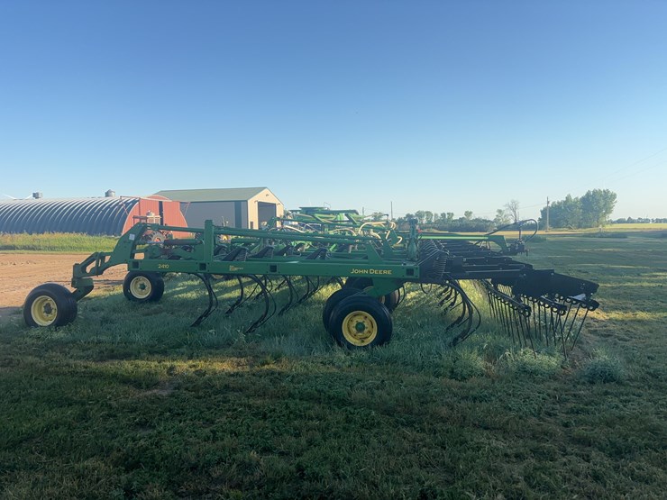 2010-john-deere-2410-image-10
