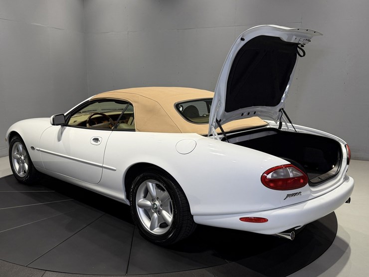 #1516-•-1997-jaguar-xk8-convertible-image-74