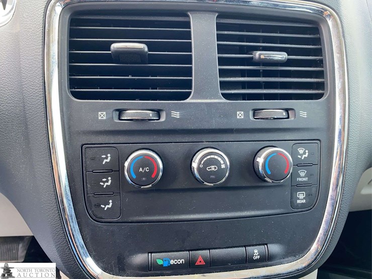 2017-dodge-grand-caravan-se-image-17
